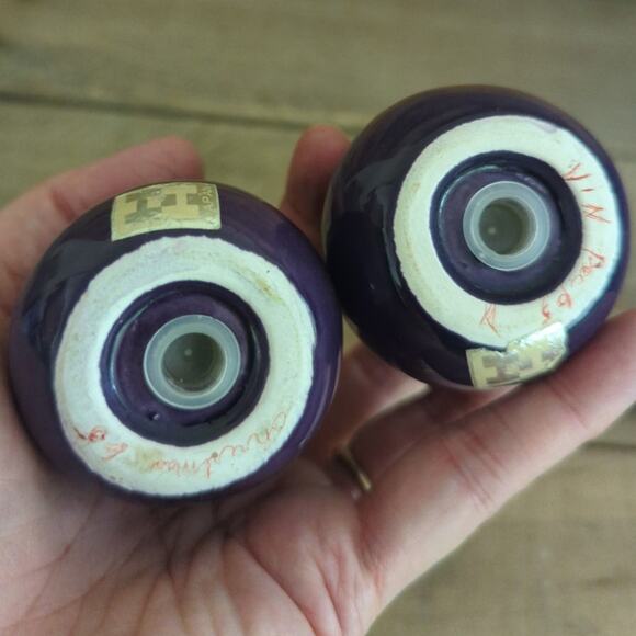 Vintage 1960s Mid-Century Purple Eggplant Salt and Pepper Shakers by Holt-Howard - Picture 6 of 7